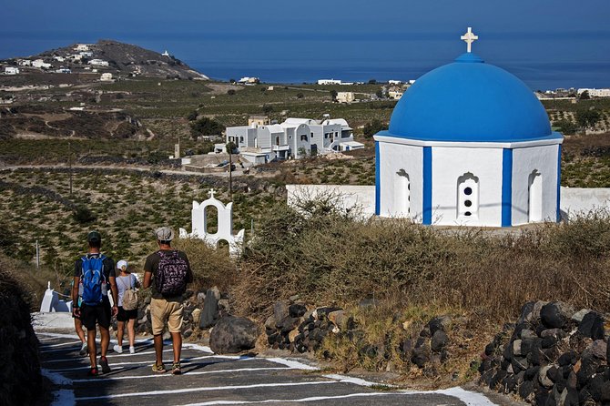 Santorini : Cooking Class & Easy Hike - The Meal Setting: Beachfront Eating With a Social Feel