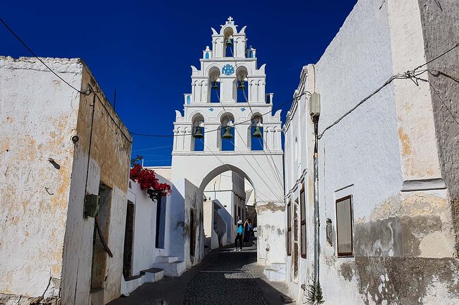 Santorini Essentials Full Day Private Tour - Megalochori’s traditional streets: calmer, more local-feeling time