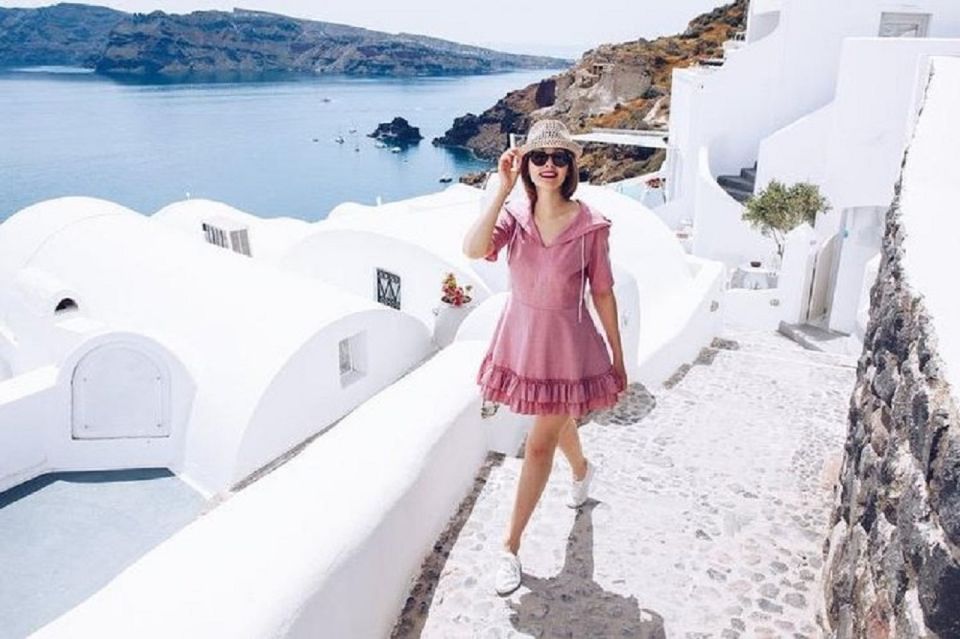 Santorini: Fira Town Walking Tour with Wine Tasting - Leather Sandal Workshop, Local Art, and a Short Donkey-Road Moment
