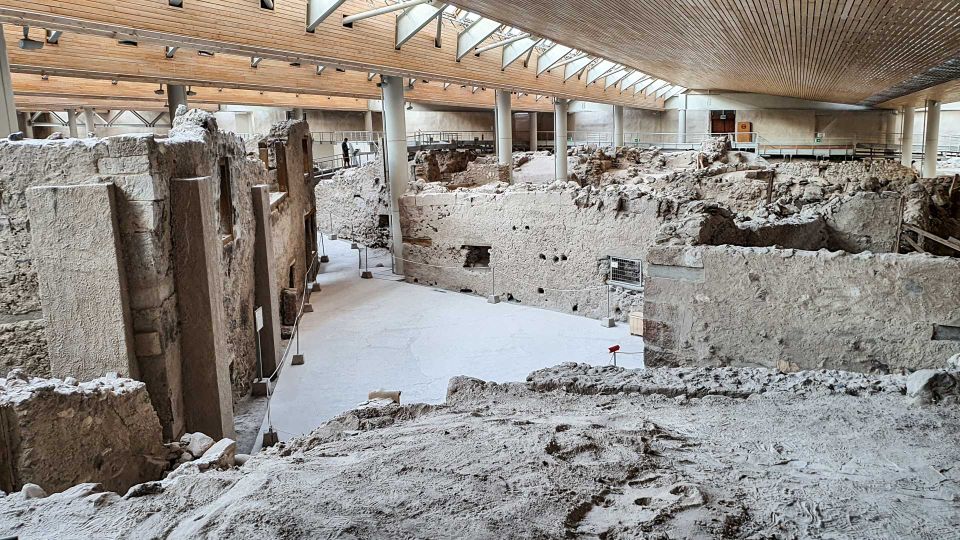 Santorini: Guided Island Day Trip with Beach Visit - Akrotiri excavations and museum: the prehistoric story that changes how you see Santorini