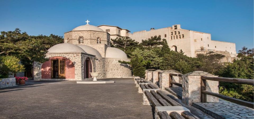 Santorini: Guided Island Day Trip with Beach Visit - Red Beach sightseeing plus Akrotiri village: a short stop, big photos