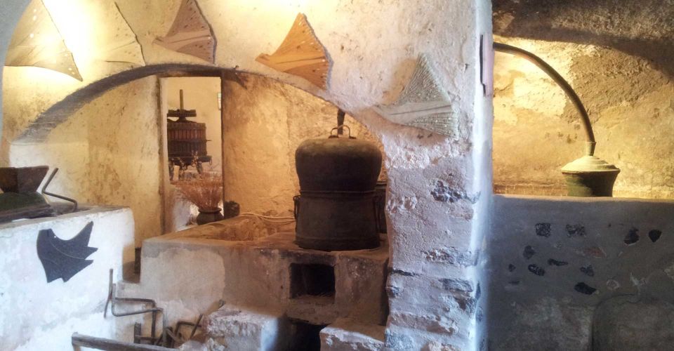 Santorini: Guided Wine Tour with Pickup and Snacks - Price and value: is $218 a fair deal?