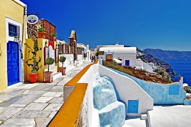 Santorini Highlight Private Tour 4 hours - Stop 1: Oia Main Street and the Blue-Domed Icons