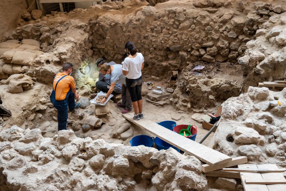 Santorini HISTORY & ARCHEOLOGY Tour (up to 8 guests) - Museum of Prehistoric Thera: turning ruins into context