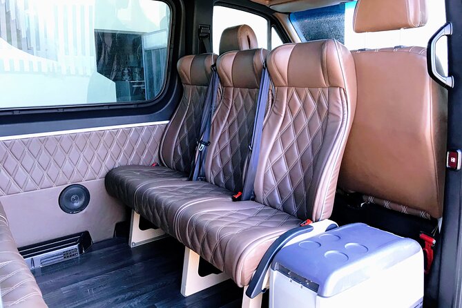Santorini Hotel/Port & Airport Transfers - A private Santorini transfer that also gives you an instant route