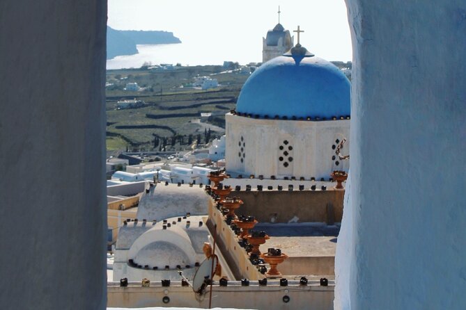 Santorini Instagram and TikTok Photo Spots Private Tour - Red Beach: the natural balcony and a quick volcanic story