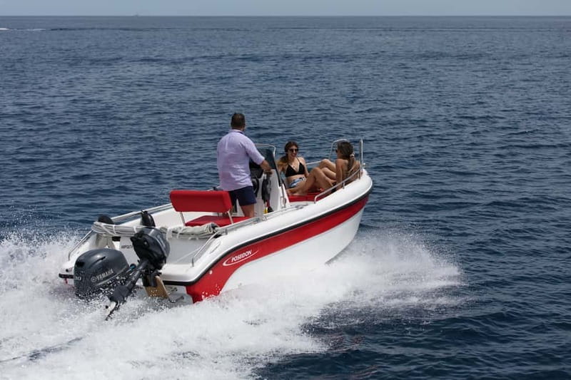 Santorini: license free boat in Santorini - Why a license-free boat rental from Vlichada feels so freeing