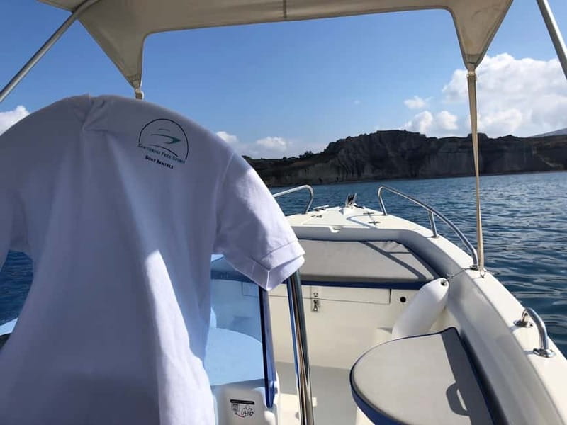 Santorini: License-Free Boat Rental with Ice, Water, & Fruit - Hot Springs Swim in the Active Volcano Zone