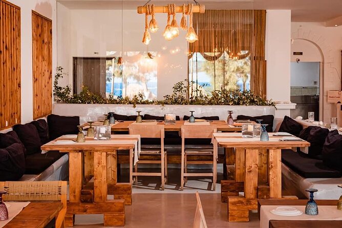 Santorini like a local: Discover local flavors by exploring the island! - FAQ