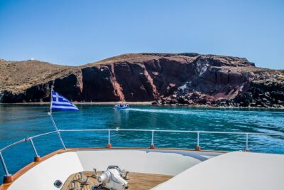 Santorini: Motor Yacht Day Cruise with 5-Course Lunch - Onboard the motor yacht Oniro: space, service, and when lunch happens
