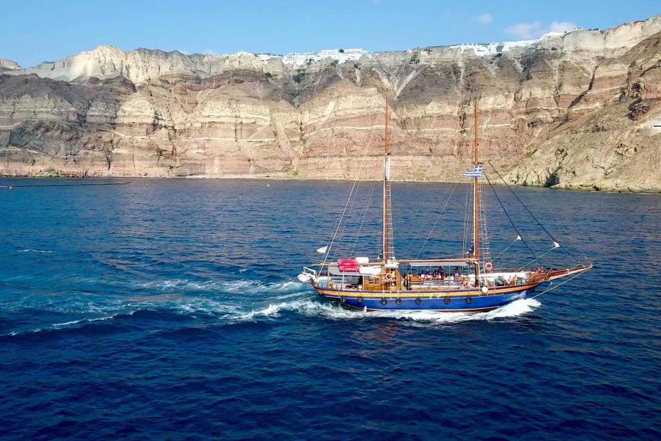 Santorini: Mythical Day Trip to Akrotiri with Volcano Cruise - How the day flows across Santorini’s land and sea