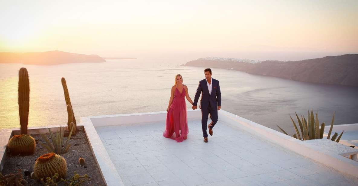 Santorini: Photo Shoot with a Private Vacation Photographer - The photo style: how you avoid the awkward look