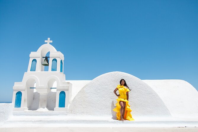 Santorini Photoshoot Oia - Meet your photographer and what to expect from the session