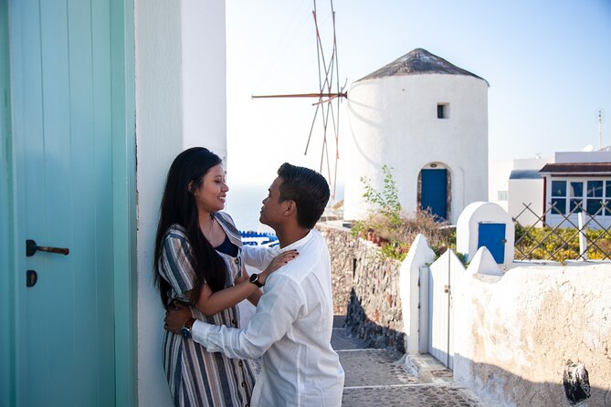 Santorini Photoshoot Oia - What to wear and bring for Oia photos (so you look relaxed)