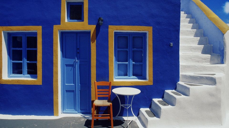 Santorini: Private 4-Hour Chauffeur Service - Akrotiri’s Minoan ruins or a traditional winery stop