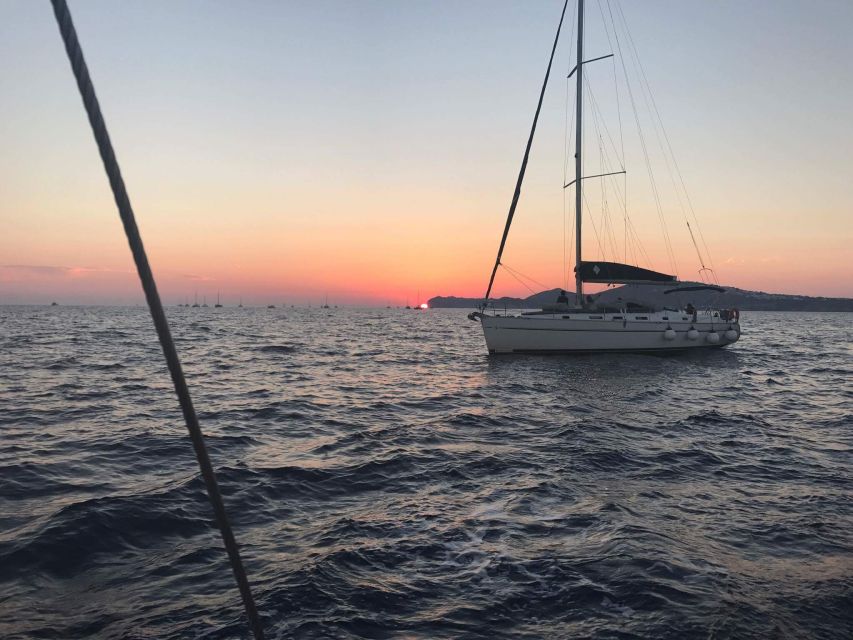 Santorini: Private 5-Hour Sunset Sailing Tour with Dinner - The dinner plan: Greek menu onboard with drinks