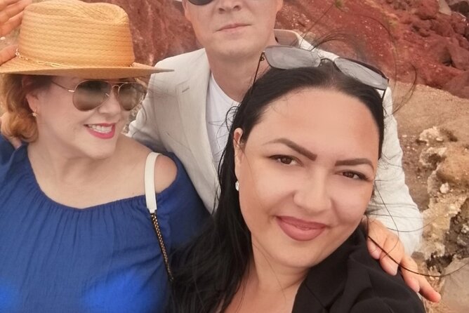Santorini Private 5-Hour Tour with Local Guide & Sunset in Oia - Optional Stop: Artemis Karamolegos Winery and Aroma Avlis Lunch (What’s Extra)