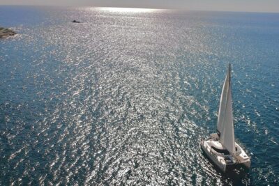 Santorini: Private All-In Catamaran Cruise (Food&Drinks) - Getting onboard safely: shoes off, net rules, and wet-deck reality