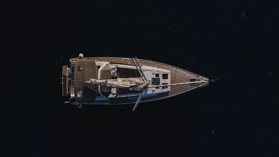 Santorini: Private Caldera Sailing Trip with Open Bar & Meal - Key points before you book