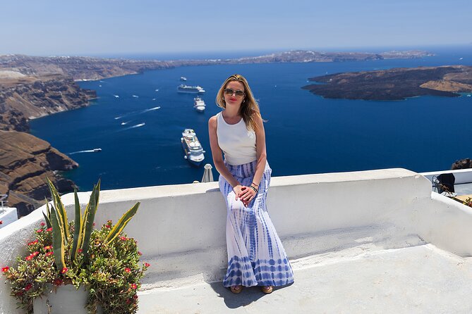 Santorini Private Casual Photoshoot in Oia and Imerovigli - What the photographer actually does during your 1 hour 15 minutes