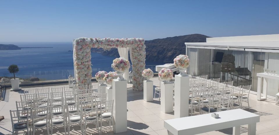 Santorini: Private Exclusive Tour with a Local Guide - Price and logistics: what you’re really paying for