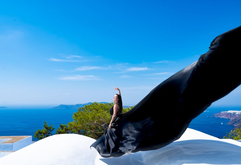 Santorini: Private Flying Dress Photoshoot with Pickup - Key highlights at a glance