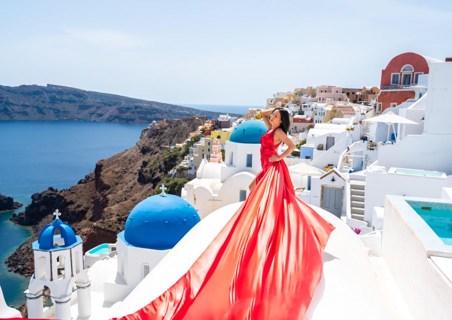 Santorini: Private Flying Dress Photoshoot with Pickup - Your Photo Delivery: 40 Edited Images Without Watermarks