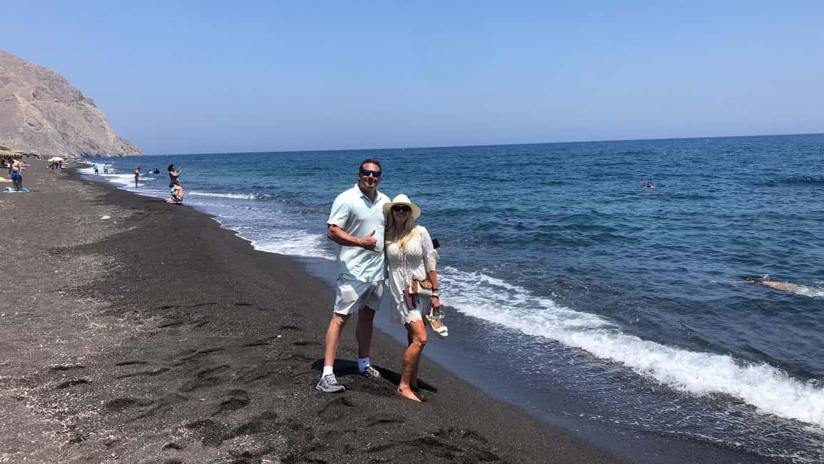 Santorini : Private Guided Highlights Tour - Oia’s 90-minute window: shopping, Big Blue Dome, and coffee views