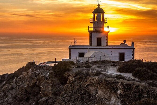 Santorini Private Half-Day Tour with Pickup - Oia: cliffside paths, coffee breaks, and sunset-fame views