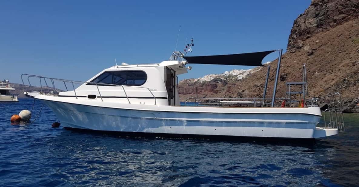 Santorini: Private Motorboat Cruise and Volcano Hike - Leaving Ammoudi: the start point and what to do before you board