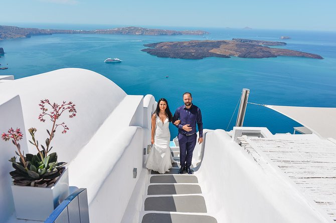 Santorini Private One Hour Photoshoot - Where You Meet in Oia (and How the Hours Help)