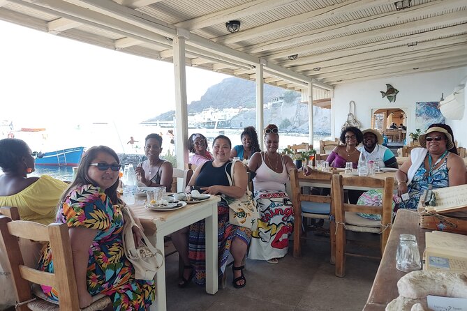 Santorini Private Roundtrip Transfer from/to Airport,Port & Hotel - What 20–45 Minutes Feels Like on Santorini