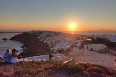Santorini Private Tour Highlights 6h for Groups and Families - Firostefani Blue Dome: volcano views with breathing room