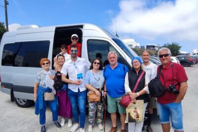 Santorini Private Tour in Spanish - Comfort and transport: air-conditioned minivan with pickup