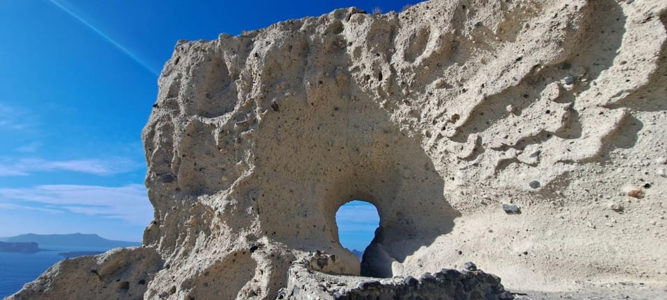 Santorini: Private Tour in Spanish with Local Guide - Akrotiri Red Beach: Volcanic Color and Sea-Level Drama