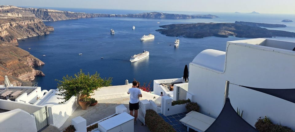 Santorini: Private Tour in Spanish with Local Guide - Perivolos Black Sand Beach: Organized and Easy to Enjoy