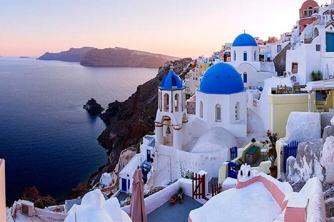 Santorini Private Tour With Food Experience - Oia’s Main Street: 90 minutes on the caldera slope