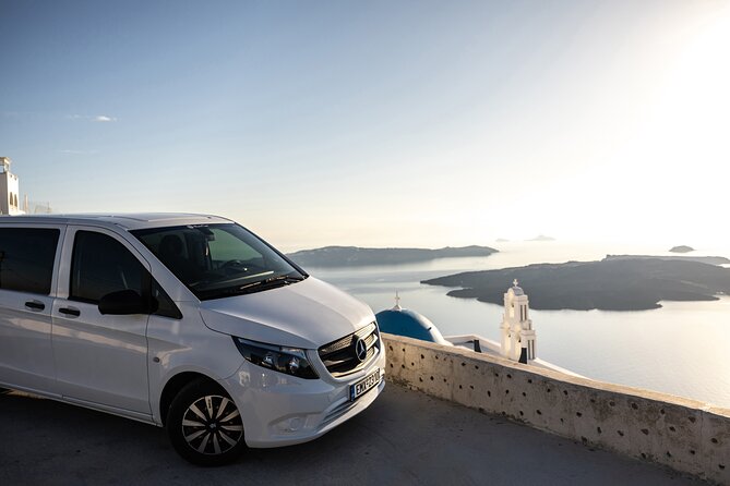 Santorini: Private Transfers To / From the Airport (JTR) - Meeting point rules: how to make sure your driver can find you