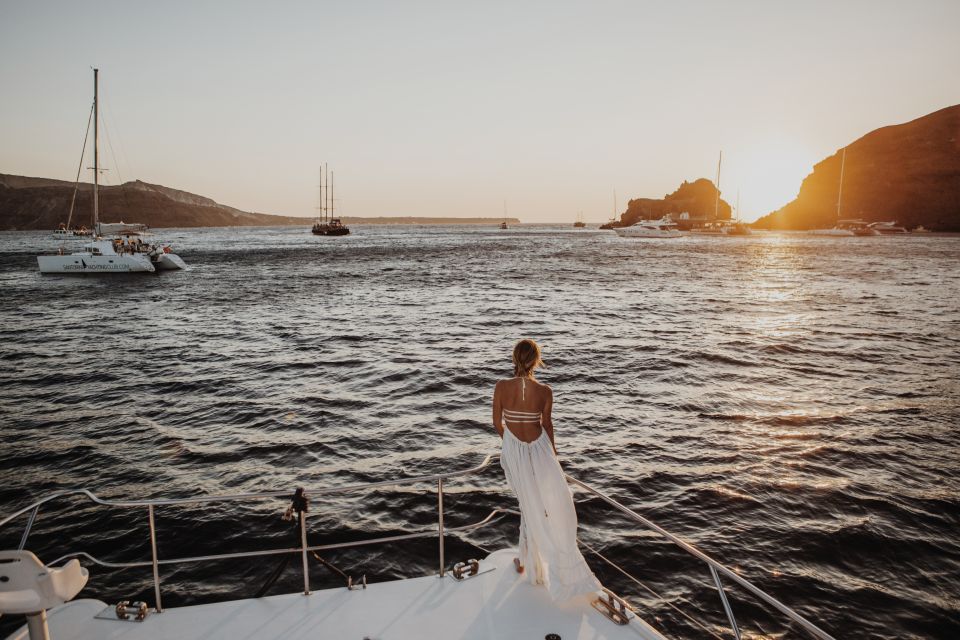 Santorini Proposal: A Luxury Photoshoot for Your Yes! Moment - 45 minutes of intentional magic: what the session really includes