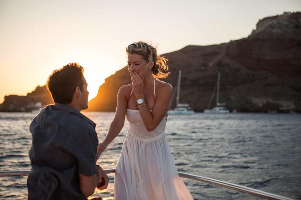 Santorini Proposal: A Luxury Photoshoot for Your Yes! Moment - Meeting at Oia Bus Terminal: getting started without the fuss