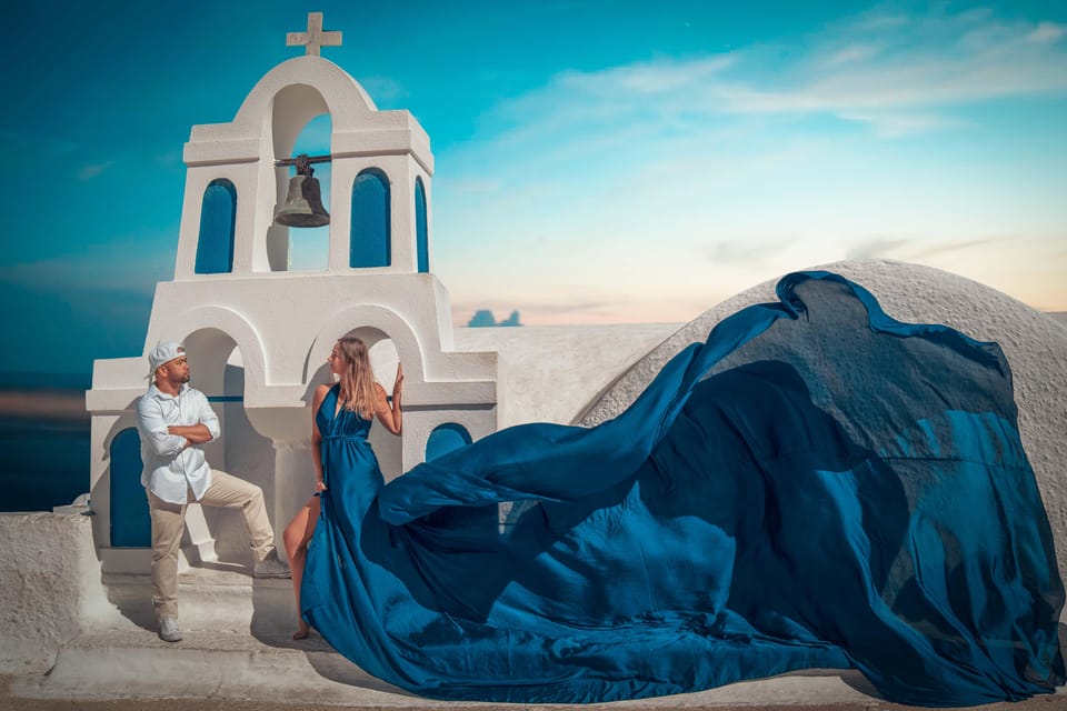 Santorini: Proposal Photoshoot l Private Entry to blue Dome - Picking your start point: Oia vs Thera bus stop to Fira