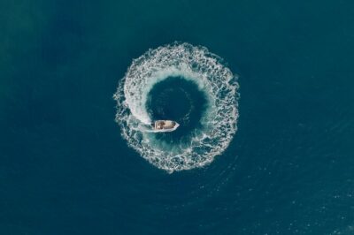 Santorini Rent a Boat - License free private cruise - Offshore tie-offs: the secret sauce of the whole day