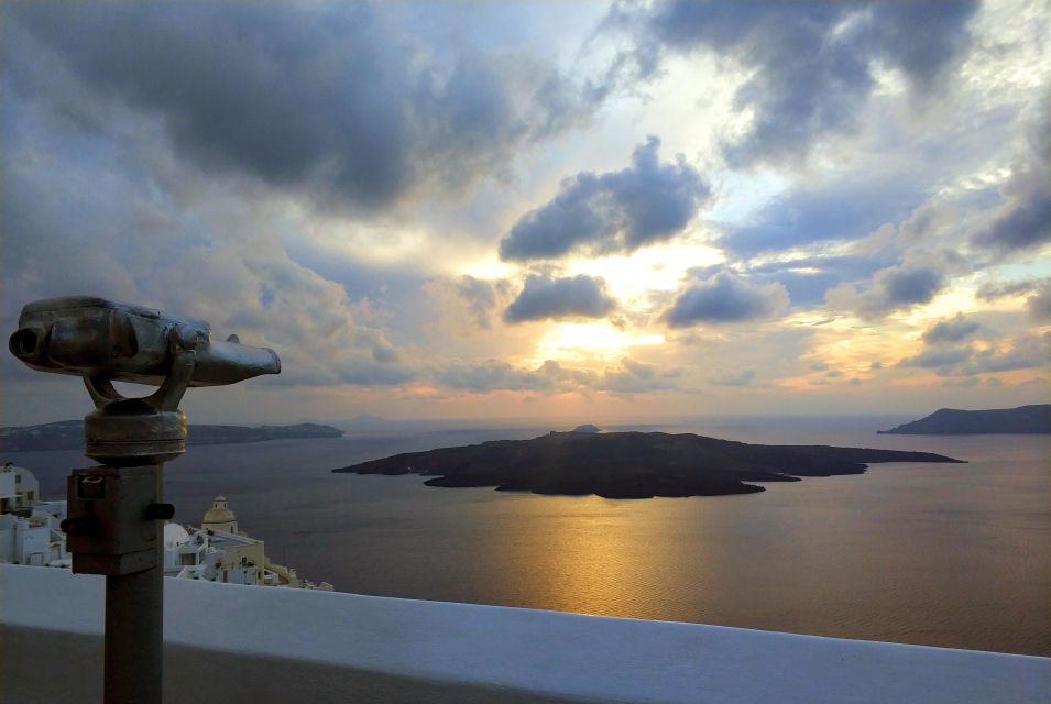 Santorini Sunset Chasing Adventure: Half-Day Private Tour - Akrotiri Lighthouse: start south and catch the first glow