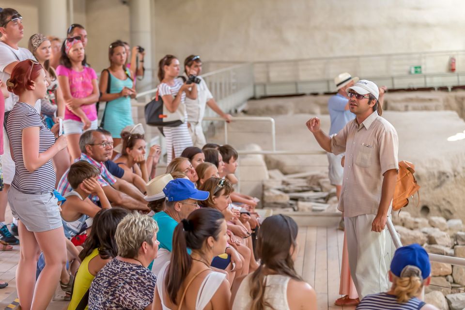 Santorini: Traditional Sightseeing Bus Tour with Oia Sunset - Wine tasting: a timed intro to Santorini’s grape story