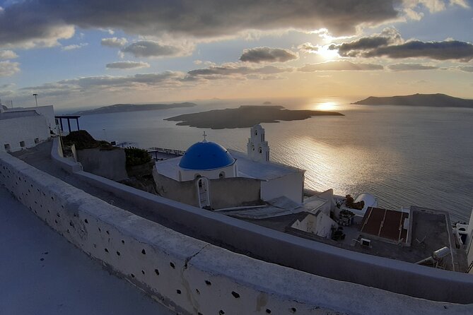Santorini Unveiled. A Private Tour of Hidden Vistas and Wines - Oia’s caldera edge: first stop, big-picture views