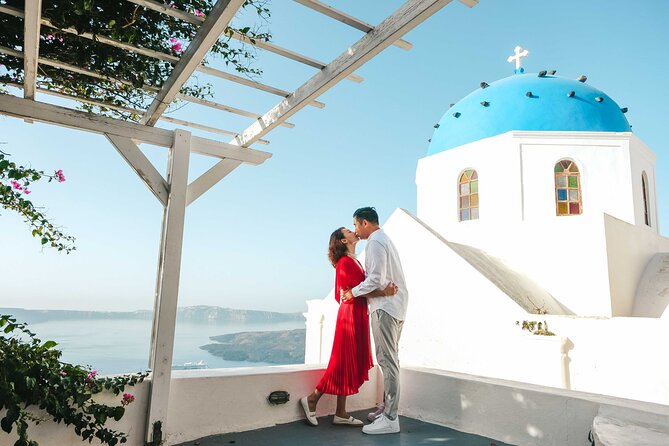 Santorini Vacation Photoshoot - Posing help that keeps families from melting down