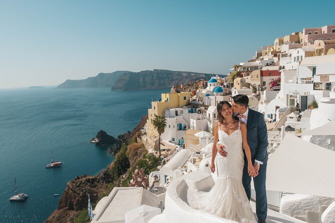 Santorini Vacation Photoshoot - Maria and the comfort factor: what “good direction” looks like