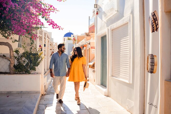Santorini Vacation Photoshoot - Meeting at EpilektonPlatsani church: simple start, no maze