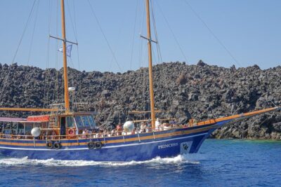 Santorini Volcano Cruise Including Hot Springs and Thirasia - Entering Santorini’s caldera: why this cruise works
