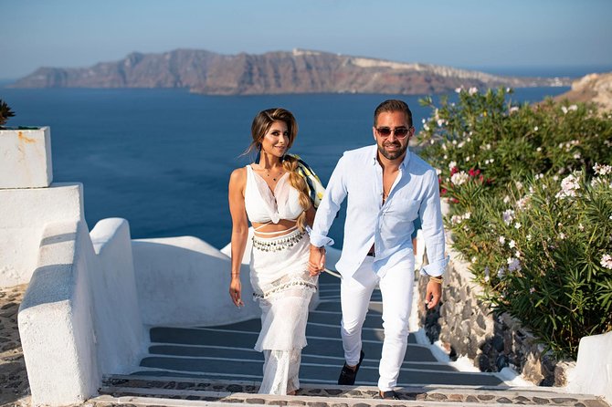 Santorini Walking Tour with a Personal Photographer - What happens during the photo shoot (and how you can get better results)